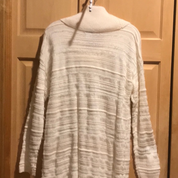 Liz Claiborne Sweater - Picture 5 of 7